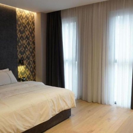 Starlight Hotel Тирана Екстер'єр фото