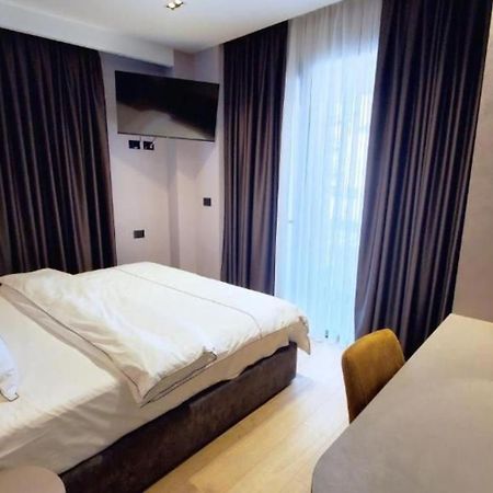 Starlight Hotel Тирана Екстер'єр фото