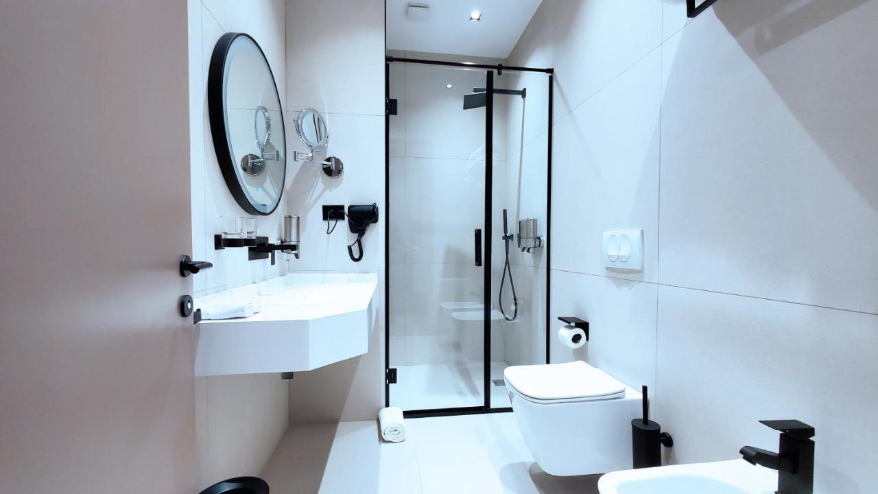 Starlight Hotel Тирана Екстер'єр фото