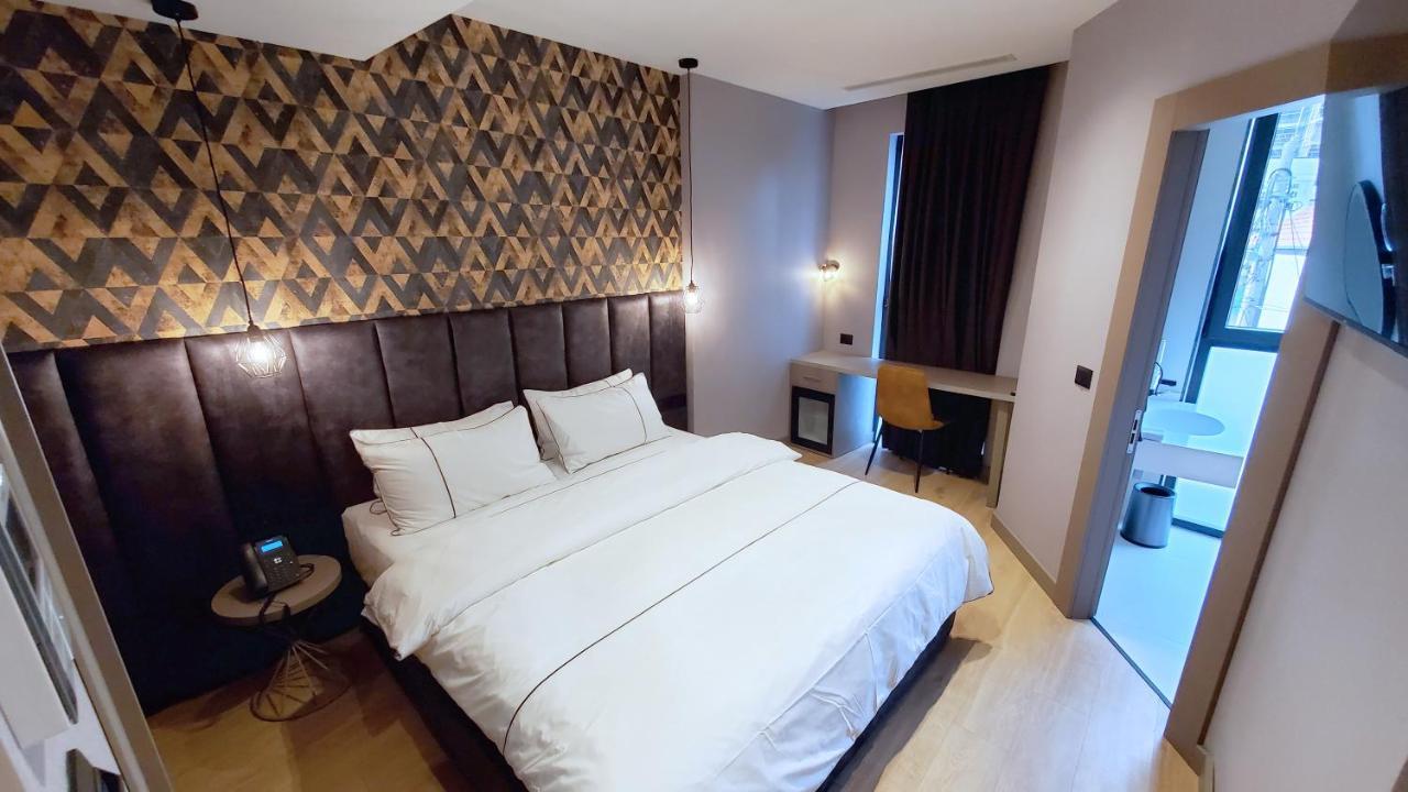 Starlight Hotel Тирана Екстер'єр фото