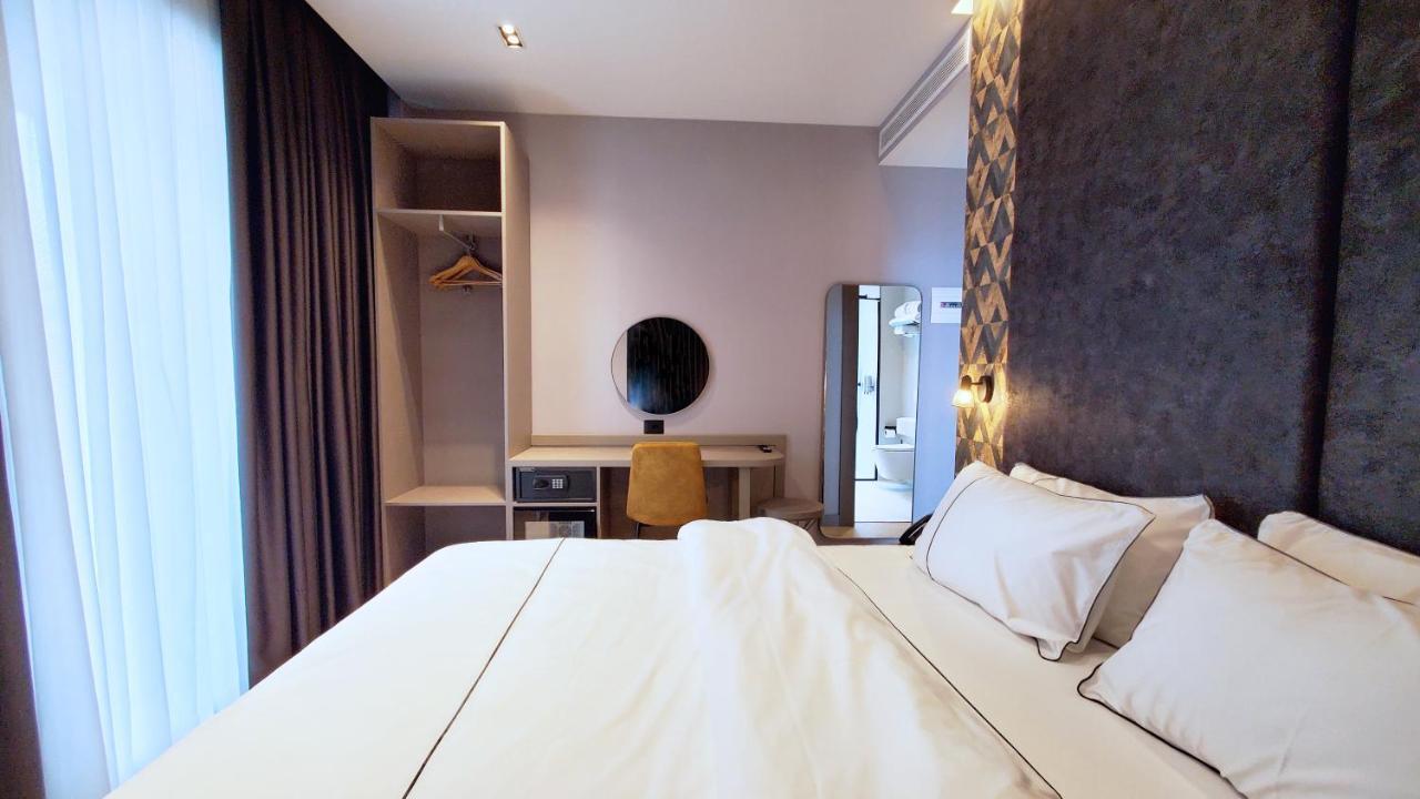 Starlight Hotel Тирана Екстер'єр фото