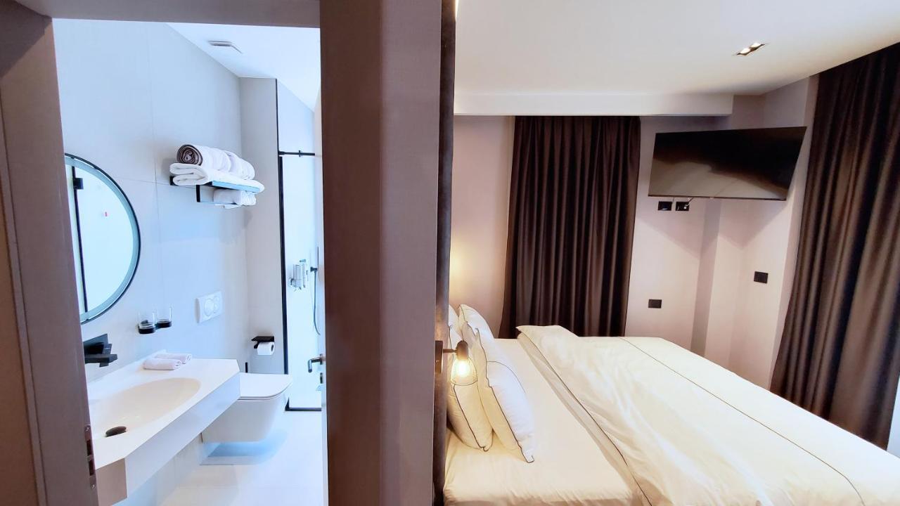 Starlight Hotel Тирана Екстер'єр фото