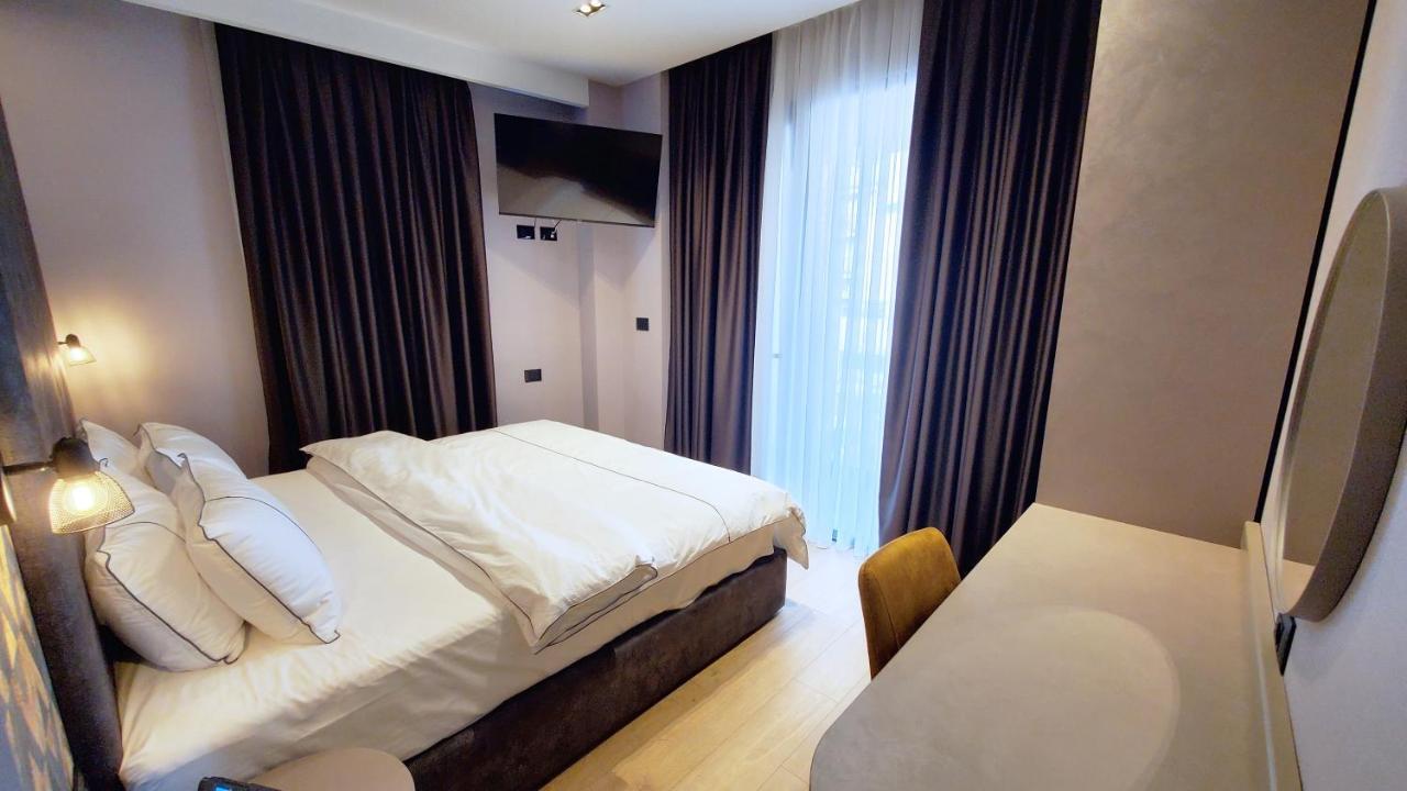 Starlight Hotel Тирана Екстер'єр фото