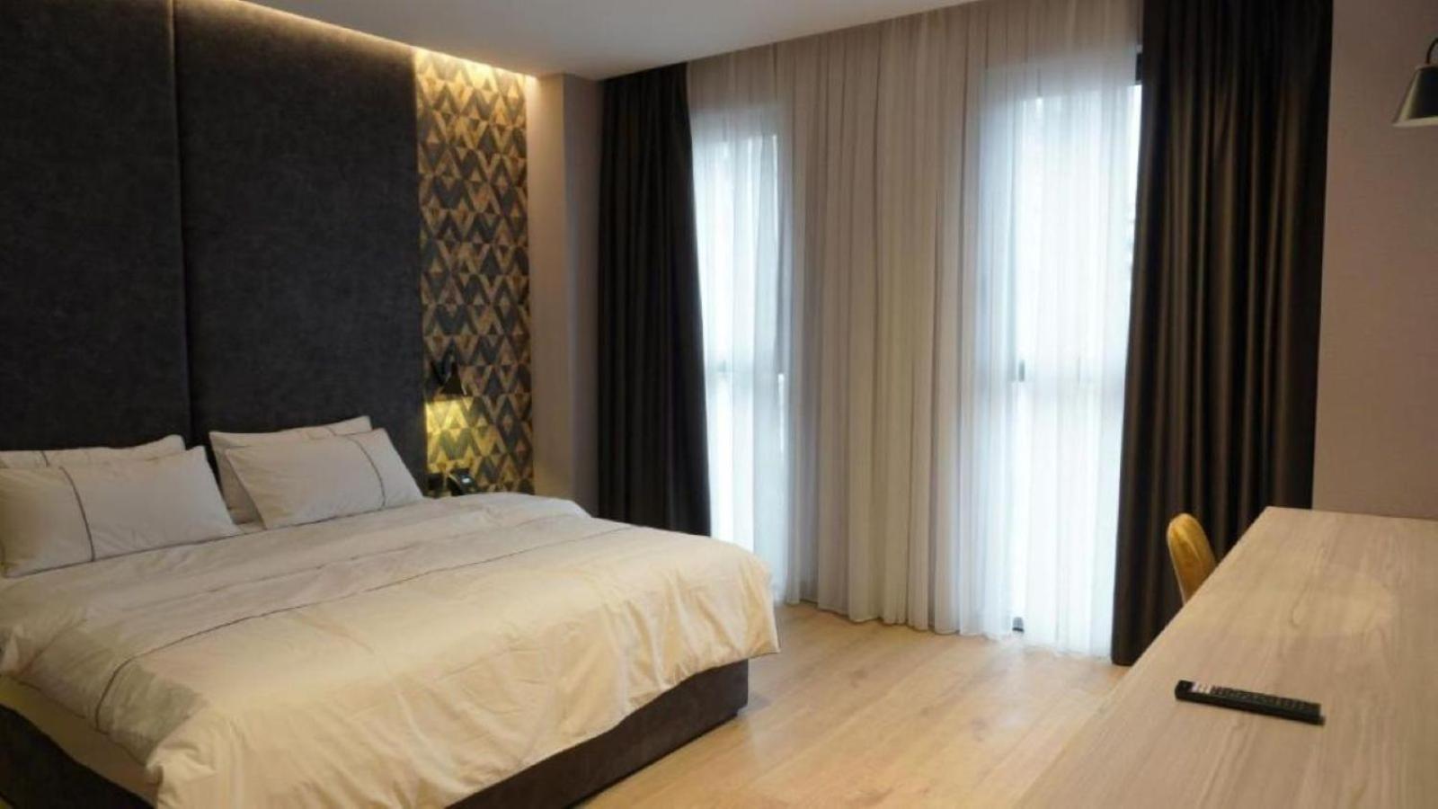 Starlight Hotel Тирана Екстер'єр фото