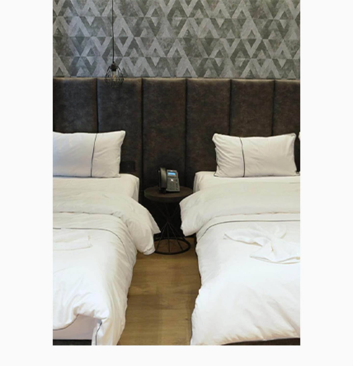 Starlight Hotel Тирана Екстер'єр фото