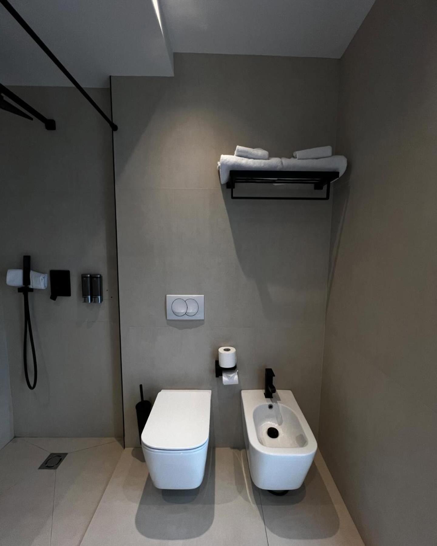 Starlight Hotel Тирана Екстер'єр фото