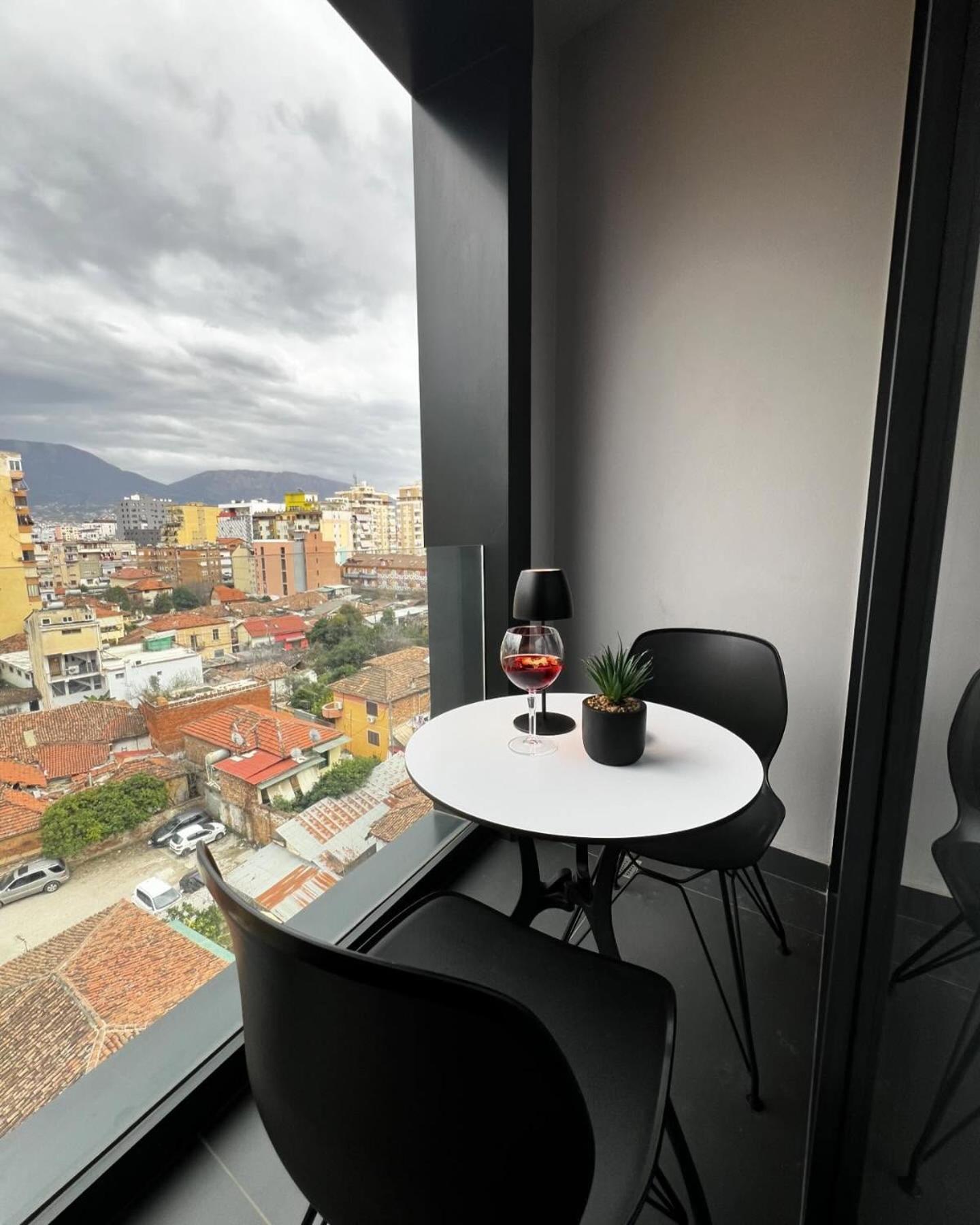 Starlight Hotel Тирана Екстер'єр фото